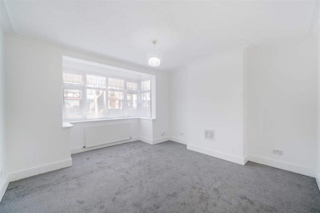 Property photo 2 of 13 70 Oldborough Road - M8Jairgfnb1Kflzy5Aj5.Jpg