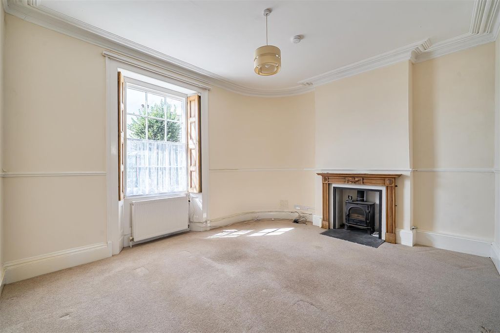 Property photo 3 of 30 Sitting Room Zone 1