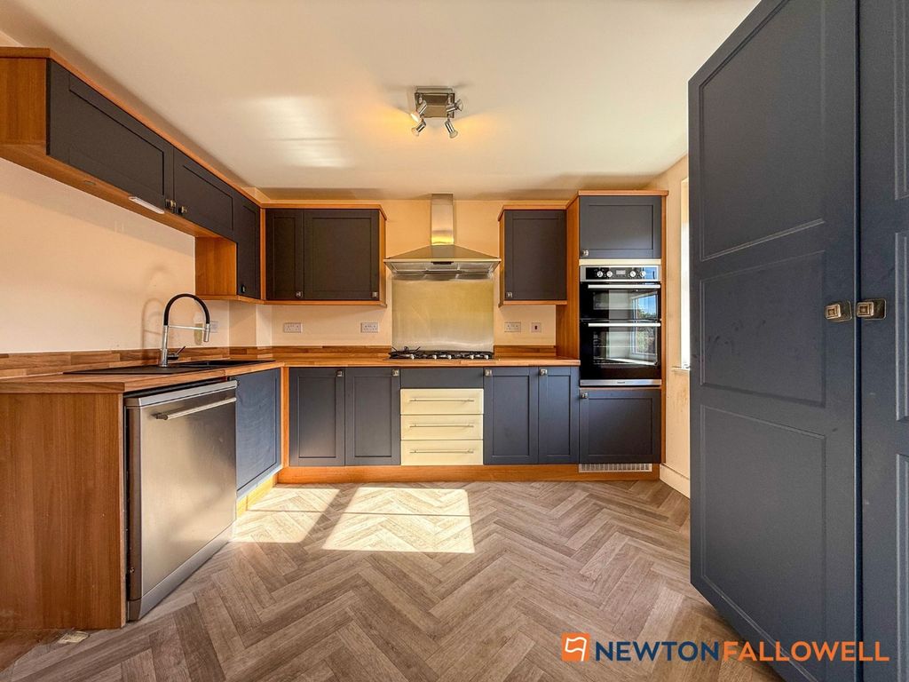 Property photo 2 of 23 Dining Kitchen