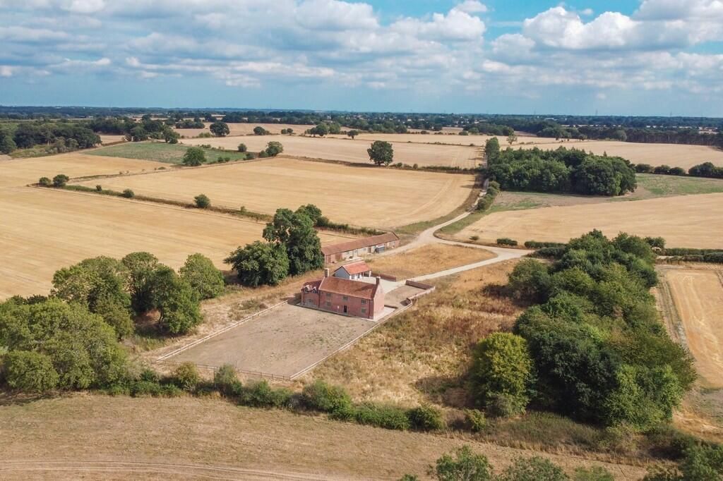 Property photo 2 of 23 Setting