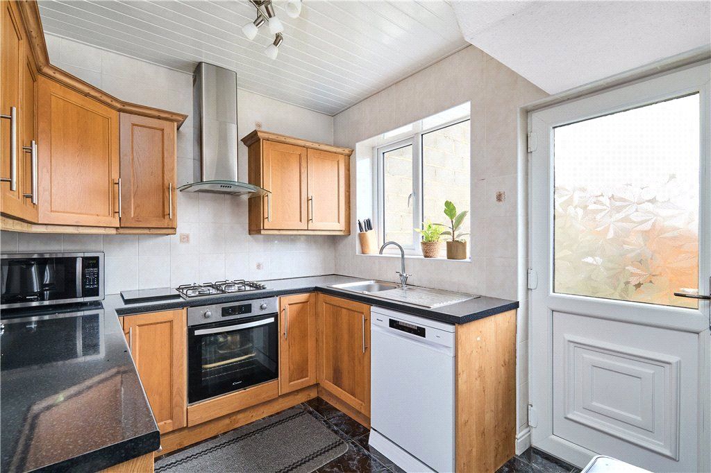 Property photo 3 of 17 Kitchen