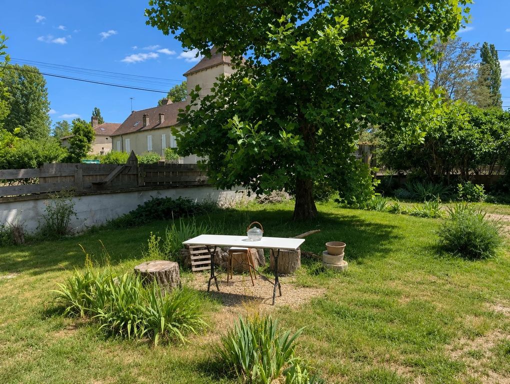 Property photo 2 of 12
