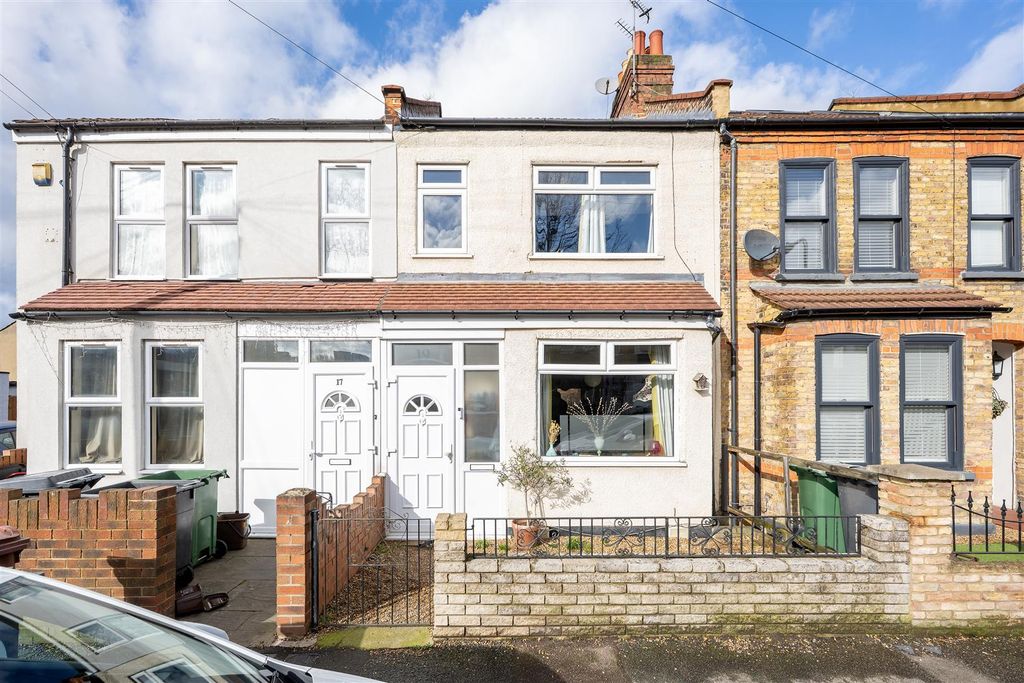 Property photo 1 of 26 Macdonald Road, E17