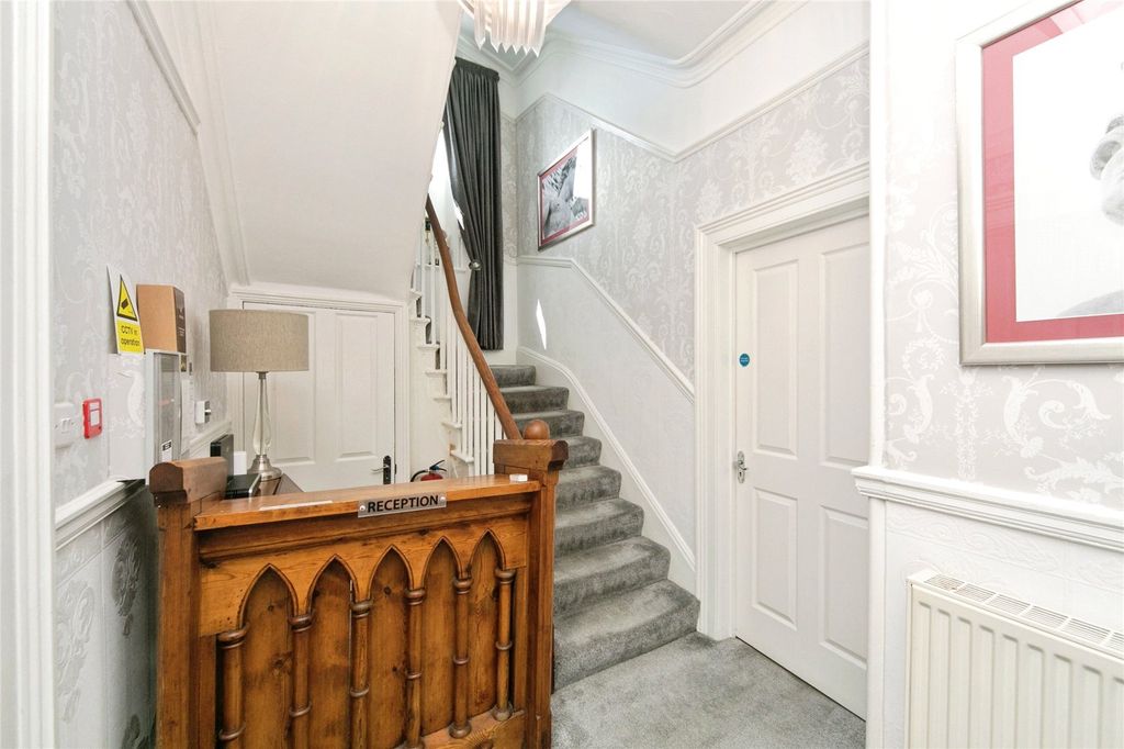 Property photo 2 of 33 Picture No. 24