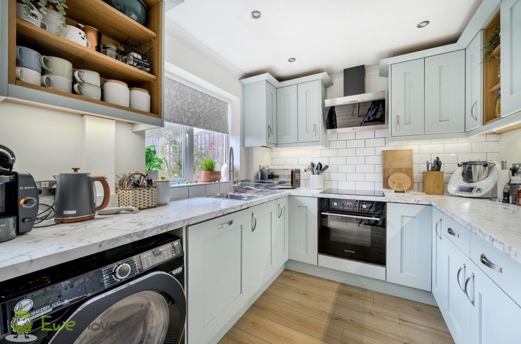 Property photo 3 of 18 Kitchen Dining Room