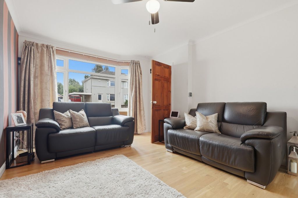 Property photo 2 of 31 Picture No. 09