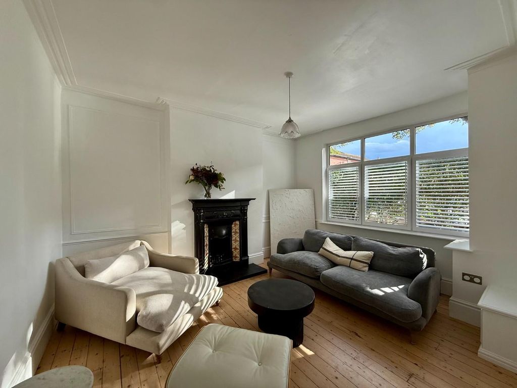 Property photo 3 of 33