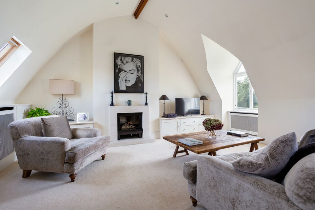 Property photo 3 of 8 3