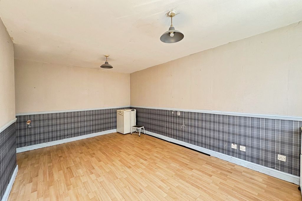 Property photo 3 of 7 Pbox-Img.Jpg