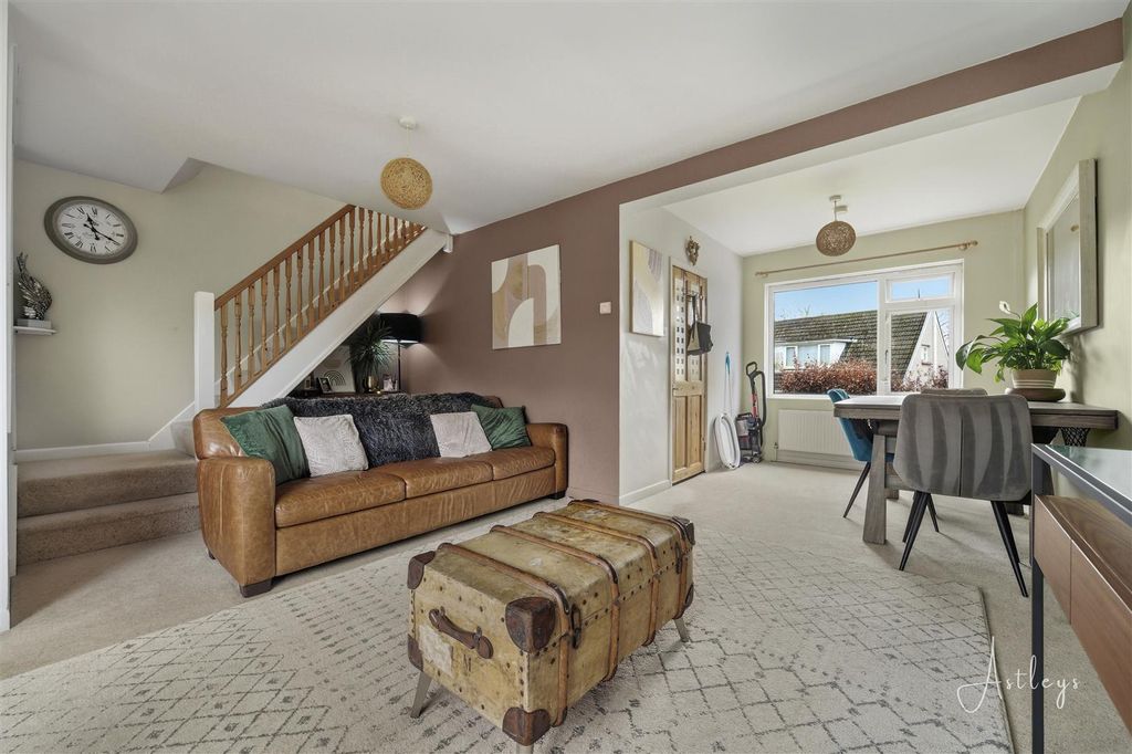 Property photo 2 of 10 Lounge/Dining Room