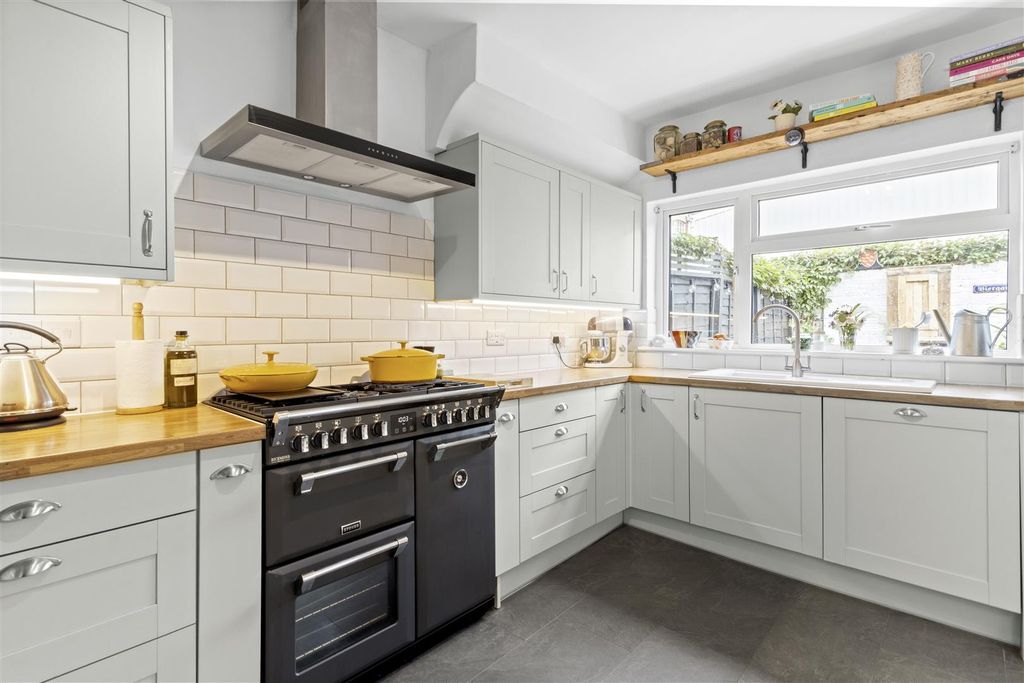 Property photo 2 of 19 Kitchen