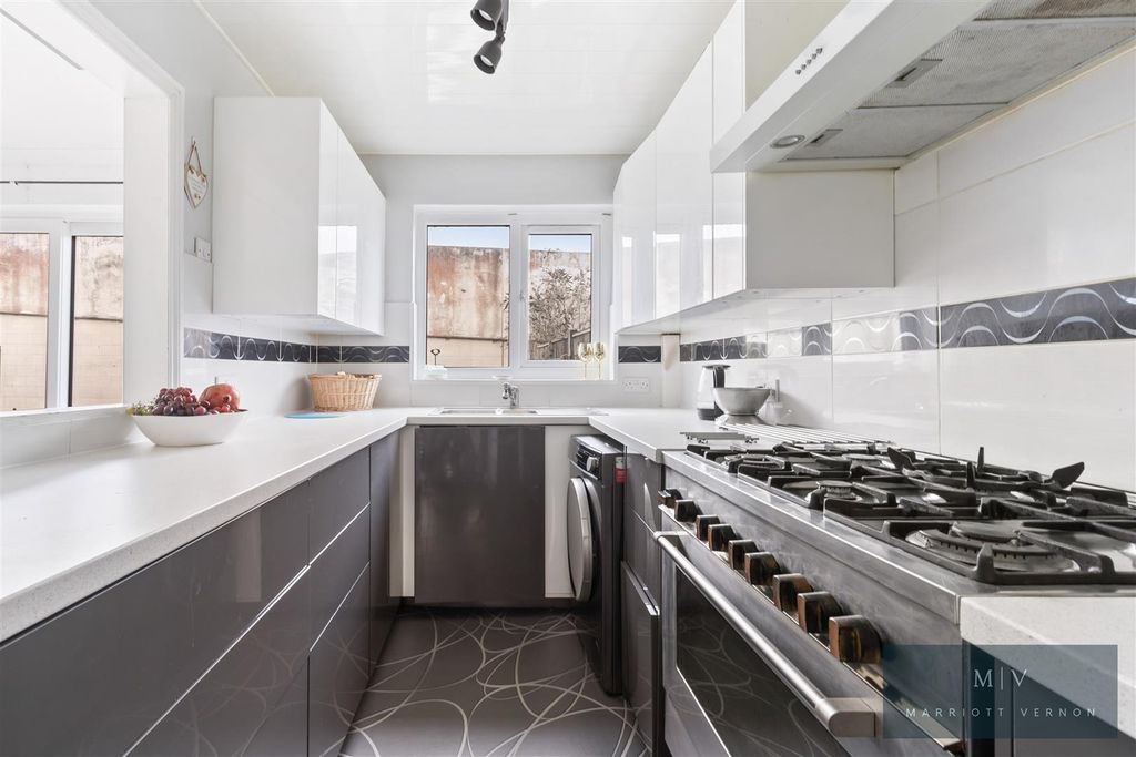 Property photo 2 of 16 Sutton Gardens 11 MV-10.Jpg