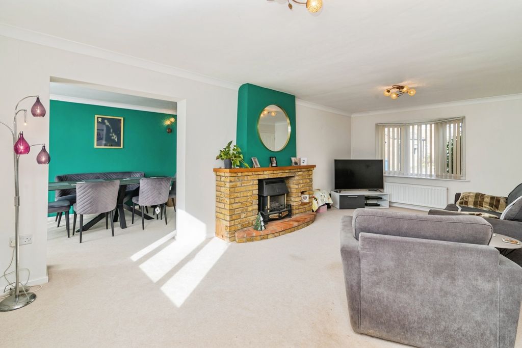 Property photo 3 of 20 Sitting Room