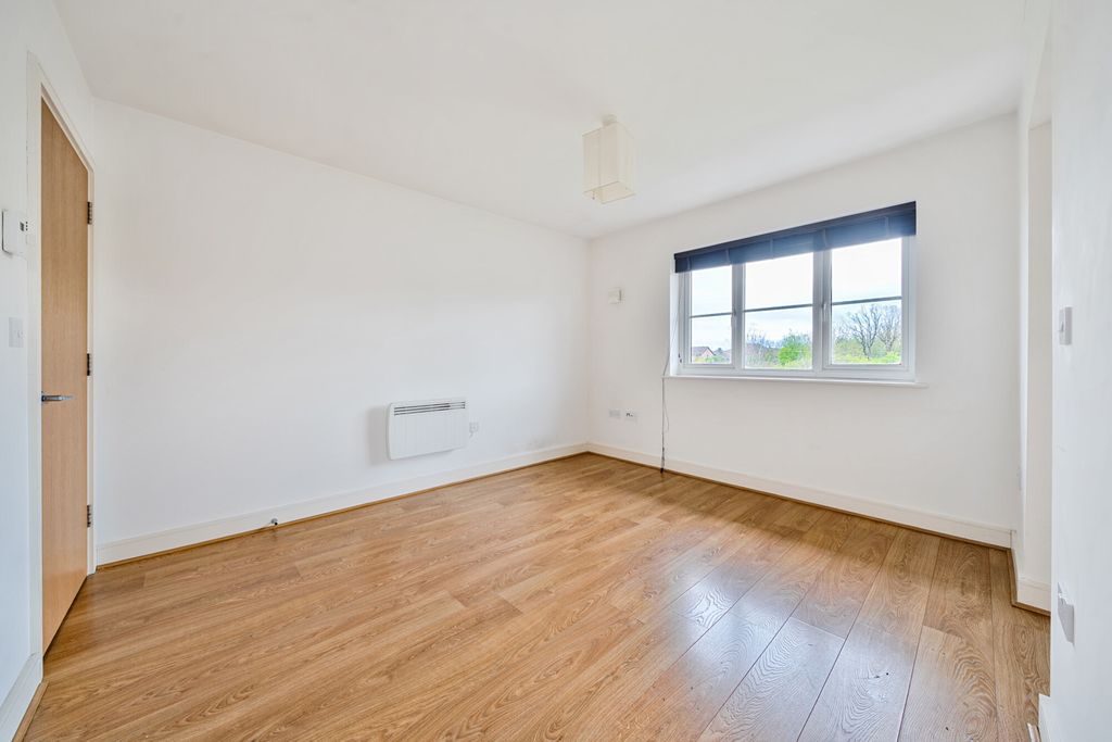 Property photo 2 of 9 1447907-11-69Df68...