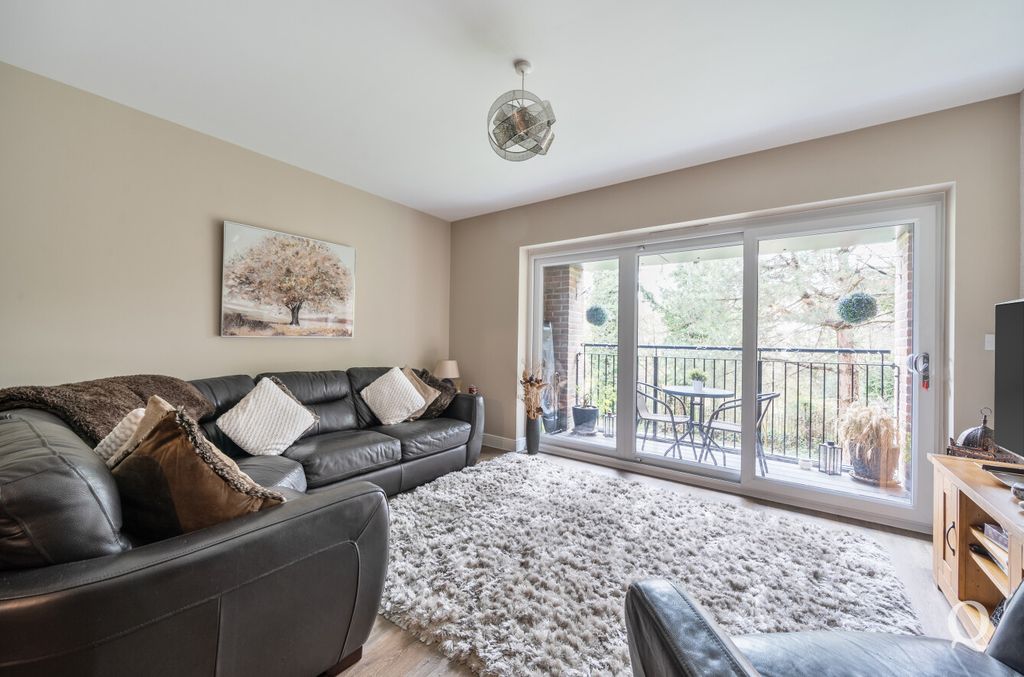 Property photo 2 of 25 4076Fe20-02Dd-44d...