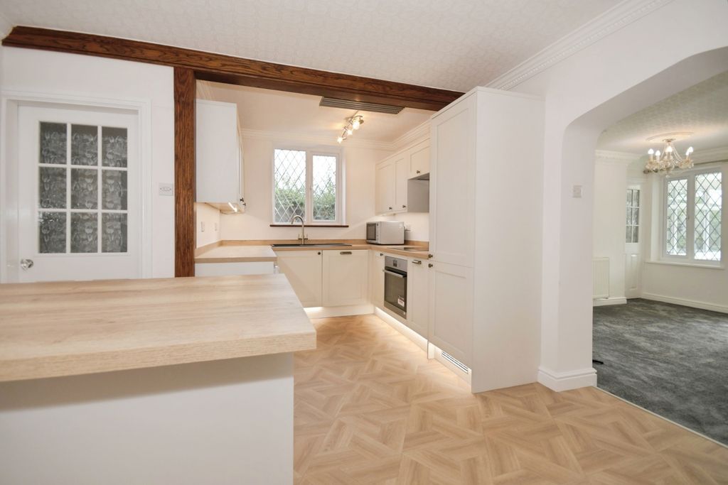 Property photo 2 of 19 Kitchen