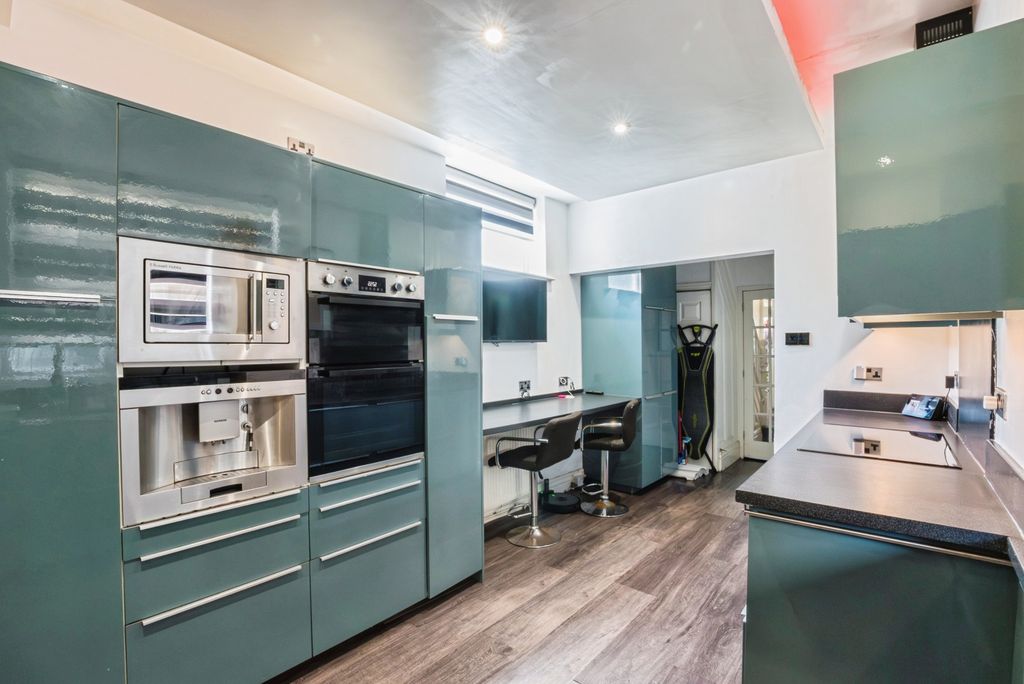Property photo 1 of 15 Kitchen