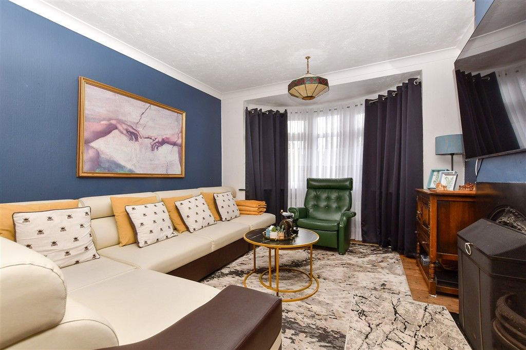 Property photo 1 of 18 Lounge