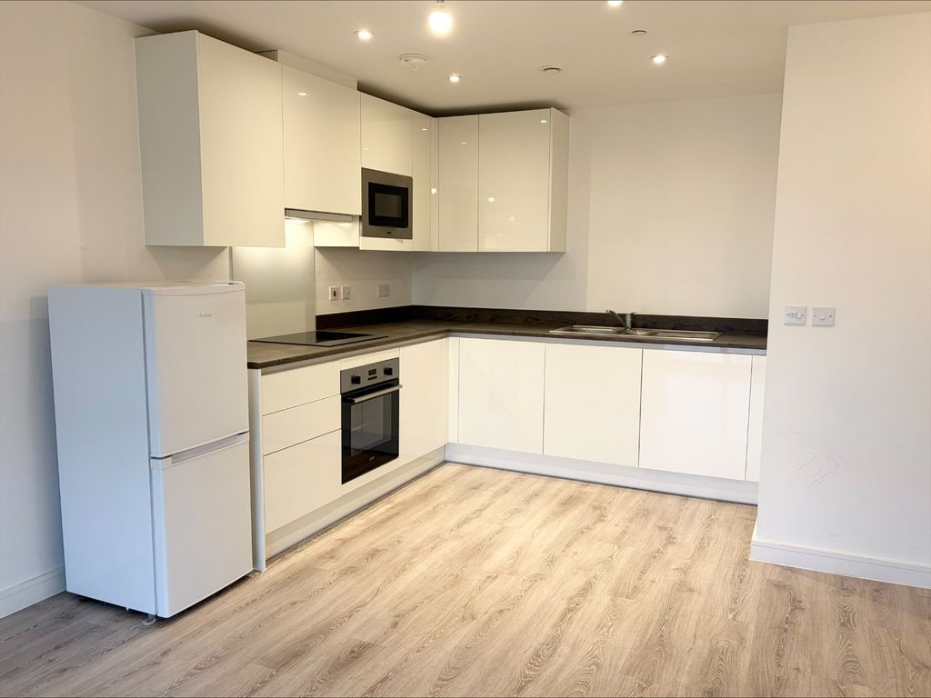 Property photo 2 of 8 Picture No. 14