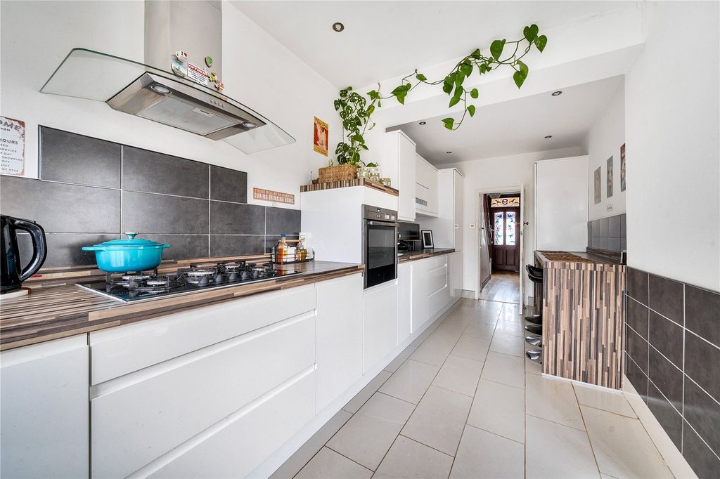 Property photo 3 of 27 Picture No. 13