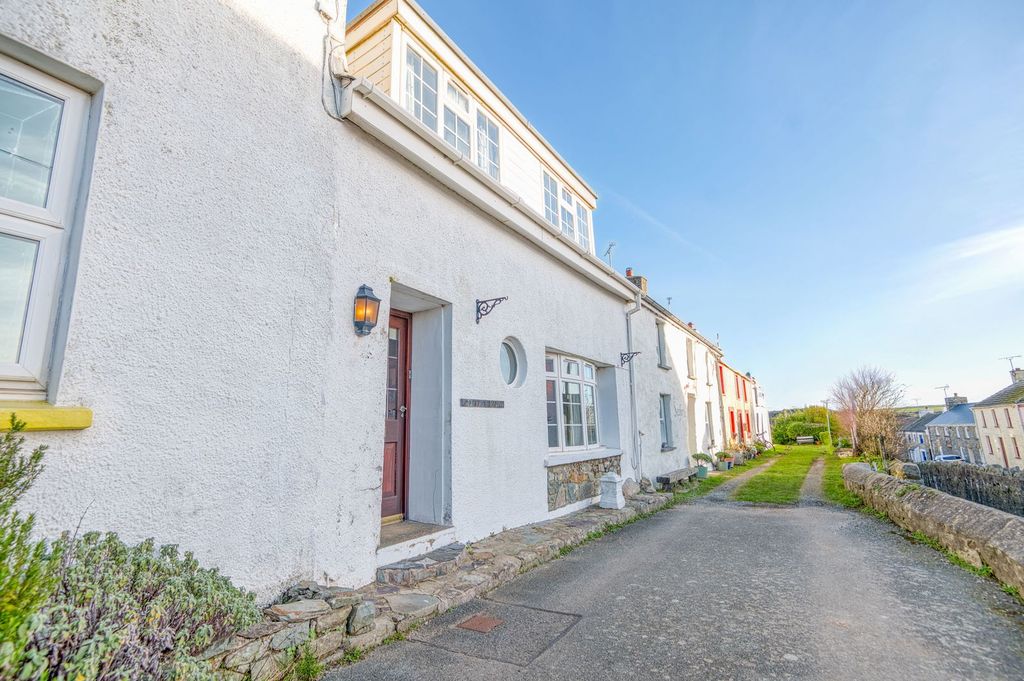 Property photo 2 of 28