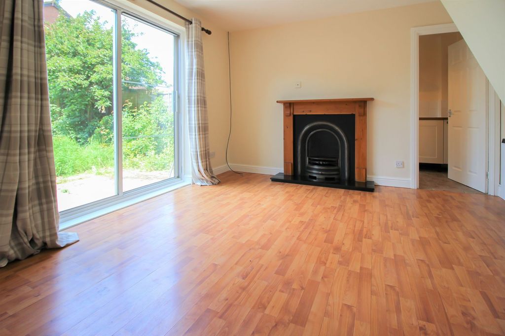 Property photo 2 of 8