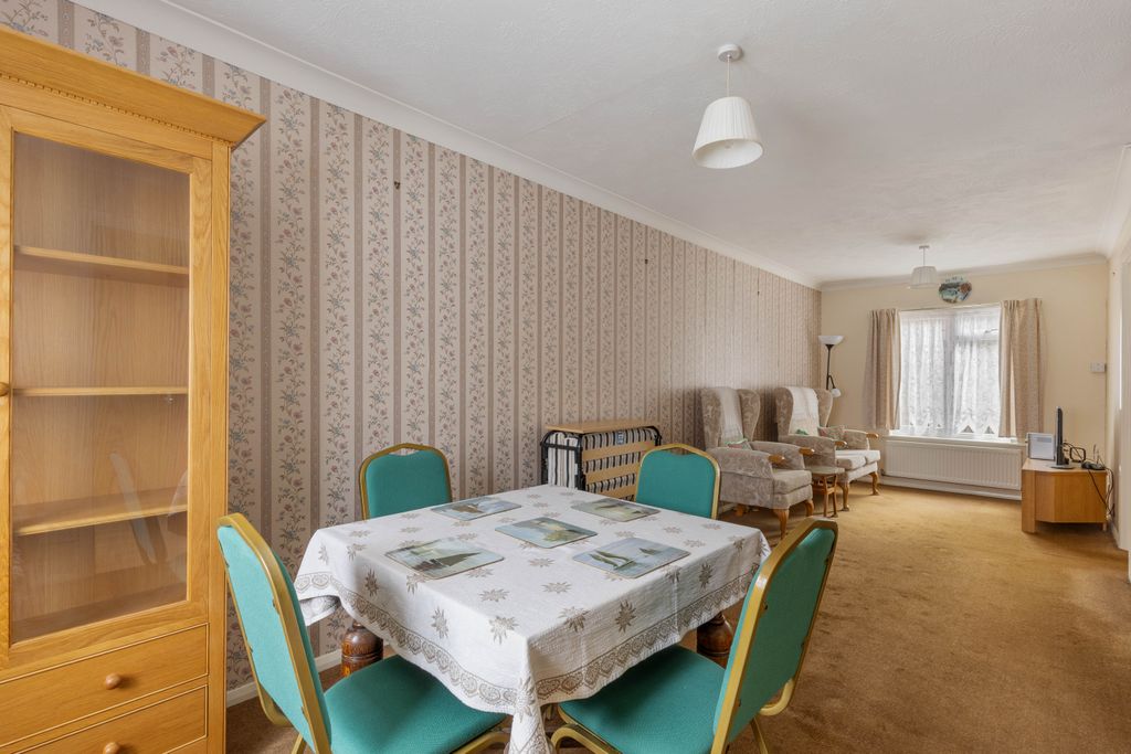 Property photo 2 of 11 3 Brunel Close, Se19 - 1