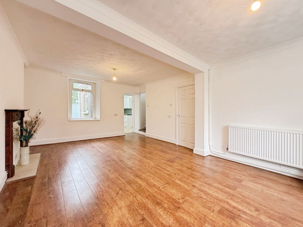 Property photo 2 of 24 4377433