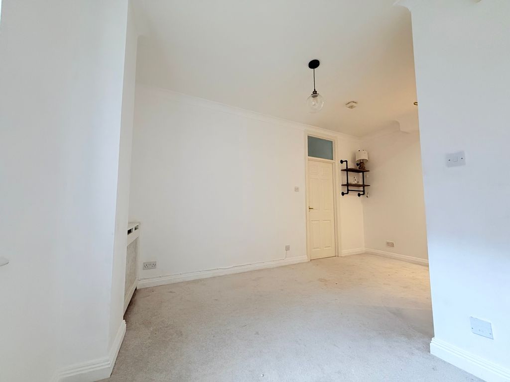 Property photo 2 of 8 Image