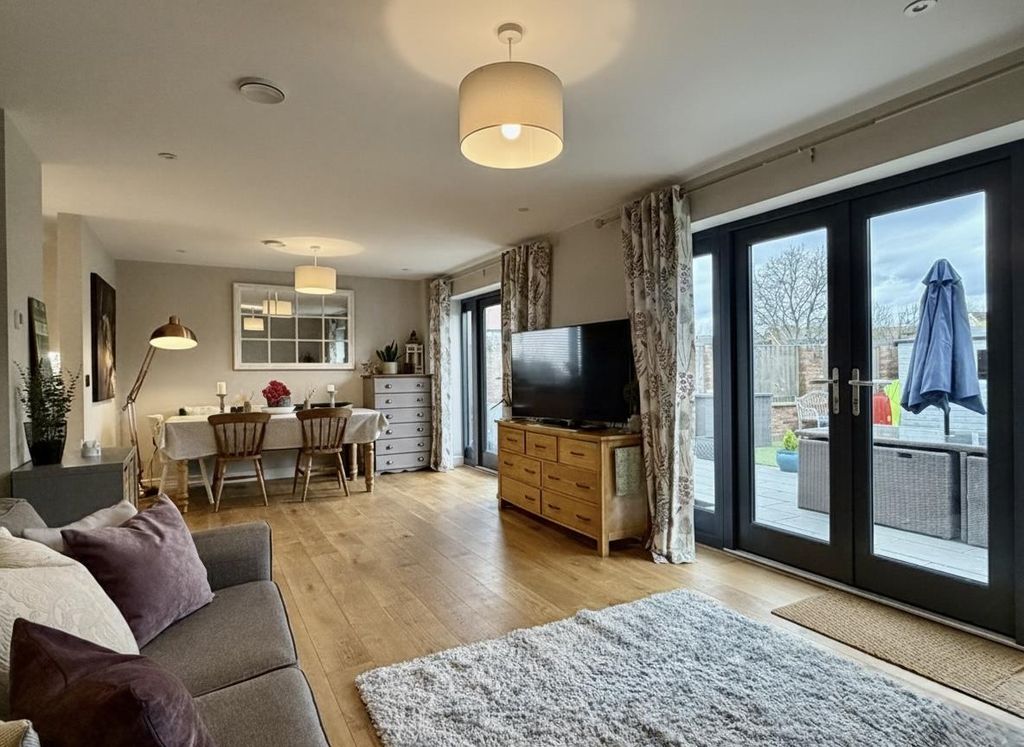 Property photo 2 of 27