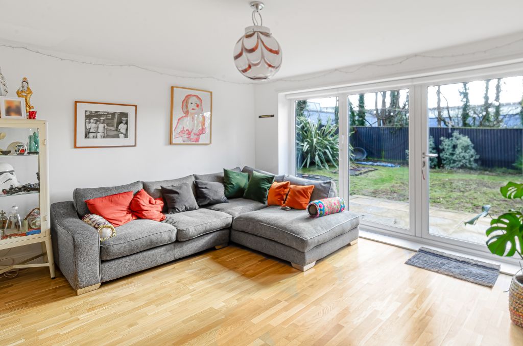 Property photo 2 of 22 Advert-92