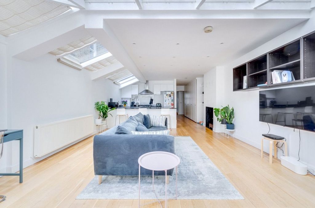 Property photo 2 of 8 Reception 3-4000