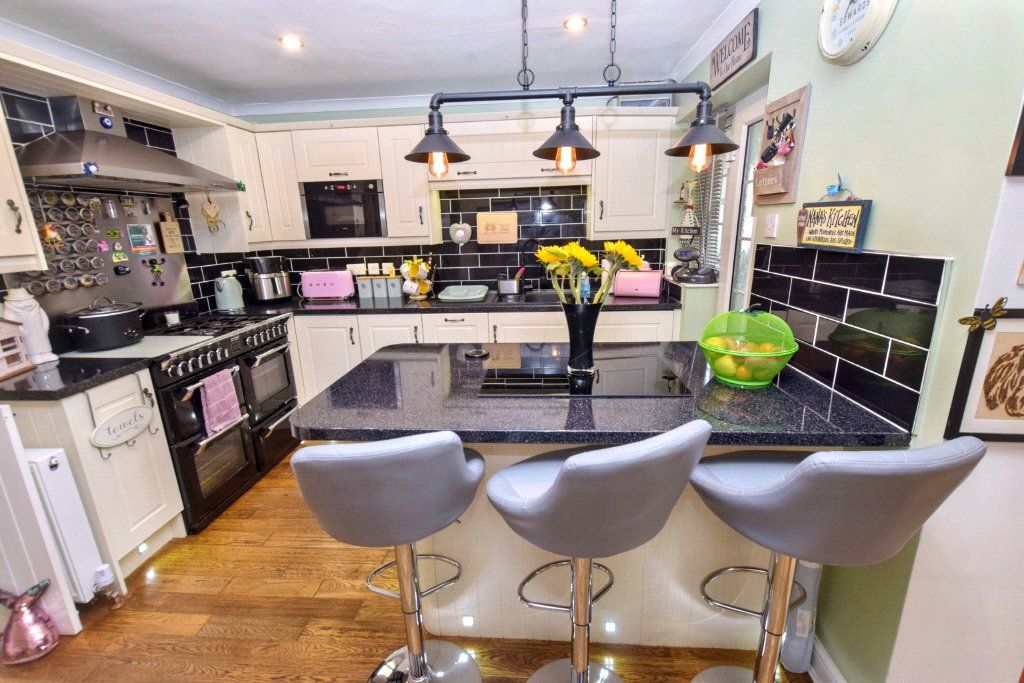 Property photo 2 of 23 Breakfast Kitchen