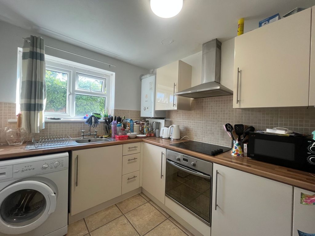 Property photo 3 of 7 Kitchen