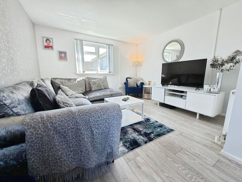 Property photo 3 of 30