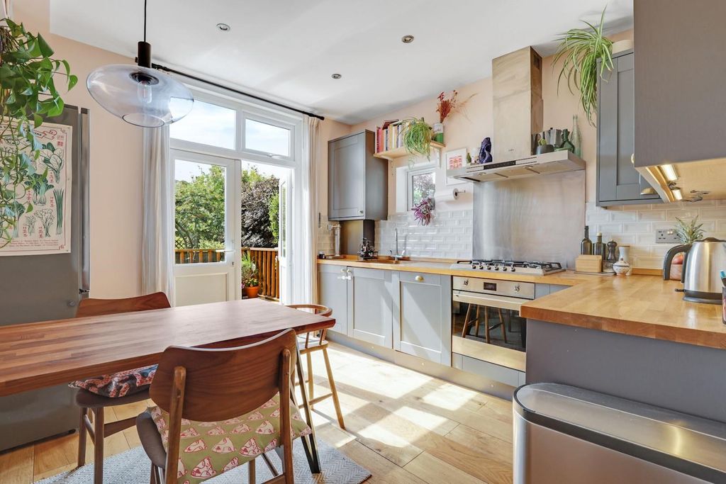 Property photo 1 of 14 04-F433Jhpropworld - 21A Panmure Road - 16-Medium.