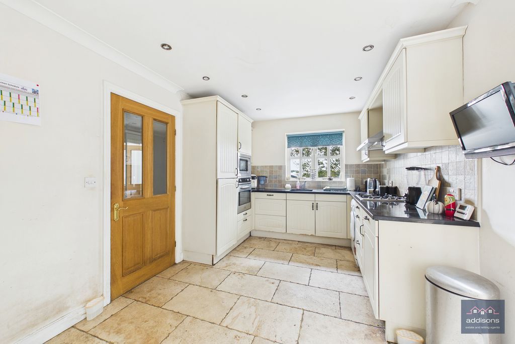 Property photo 3 of 18 Photo 6