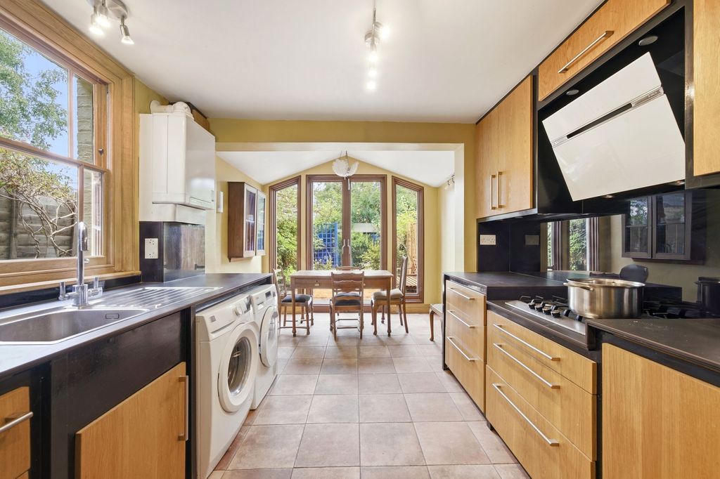 Property photo 2 of 18