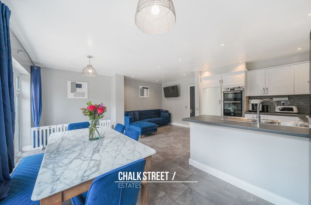 Property photo 3 of 24