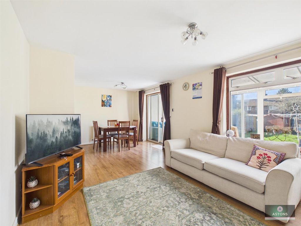 Property photo 3 of 12 Lounge 4.Jpg