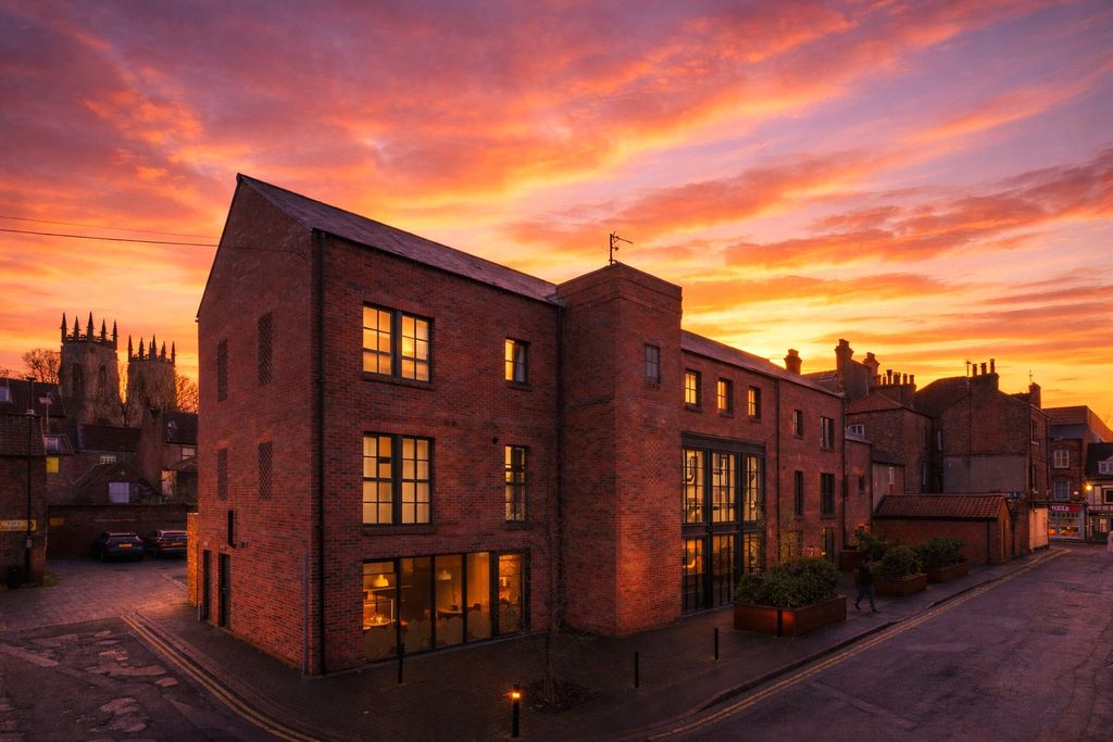 Property photo 1 of 16 Photos