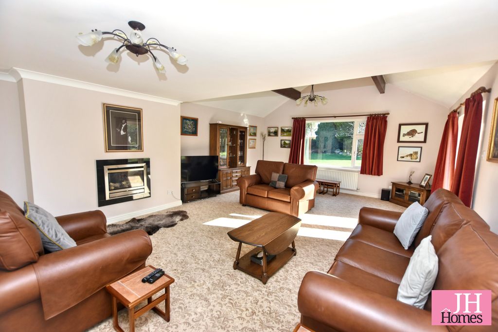 Property photo 2 of 33