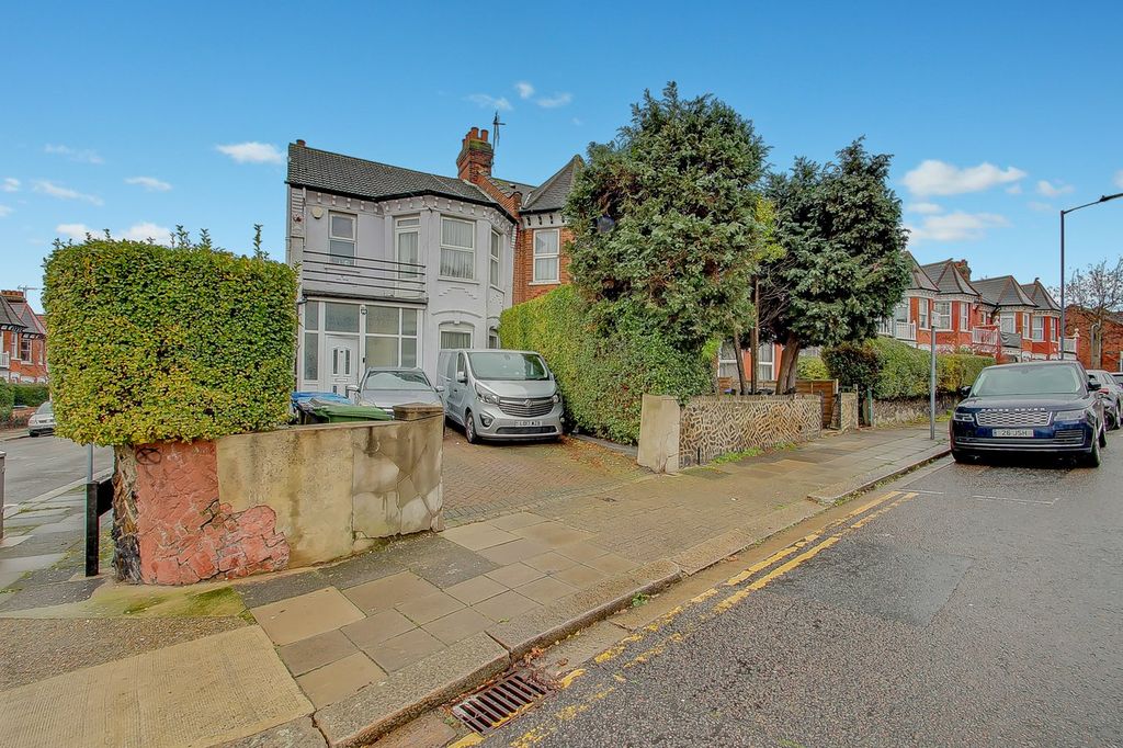 Property photo 1 of 11