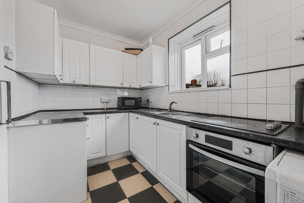 Property photo 2 of 21 Kitchen