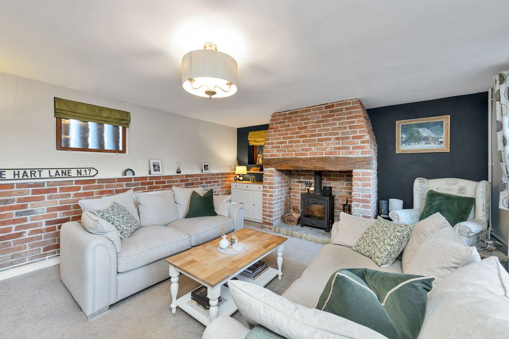 Property photo 2 of 18