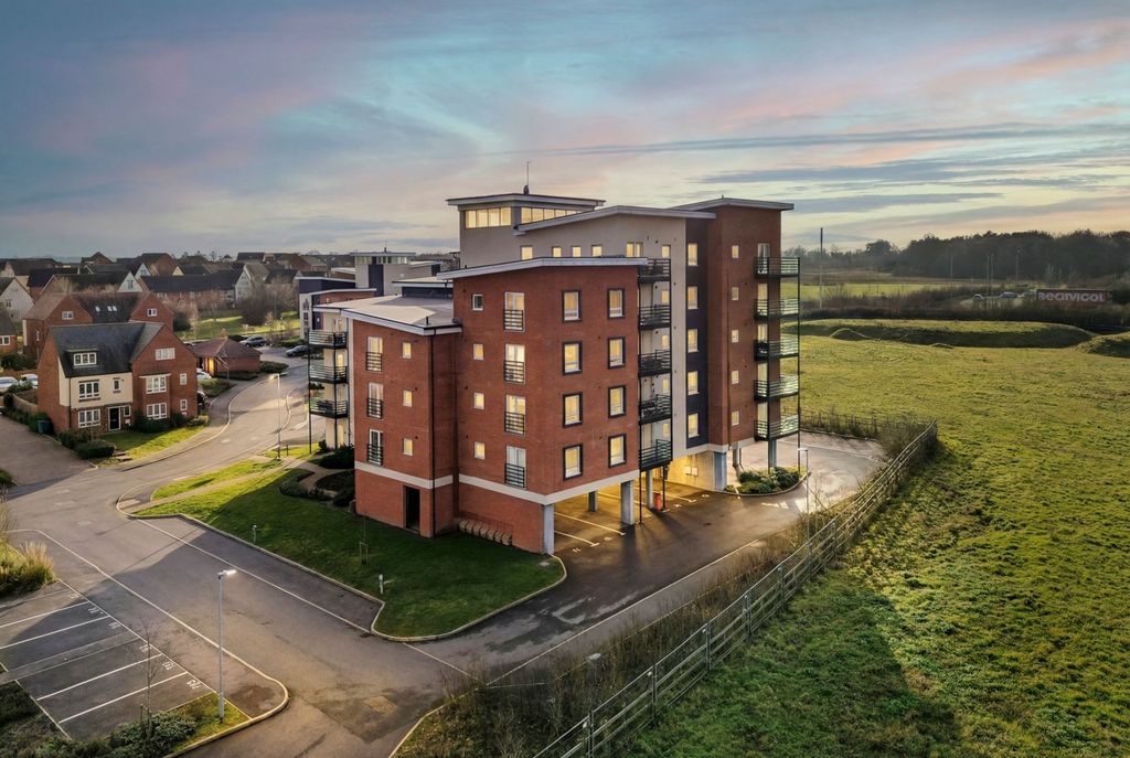 Property photo 1 of 9 Webster Close