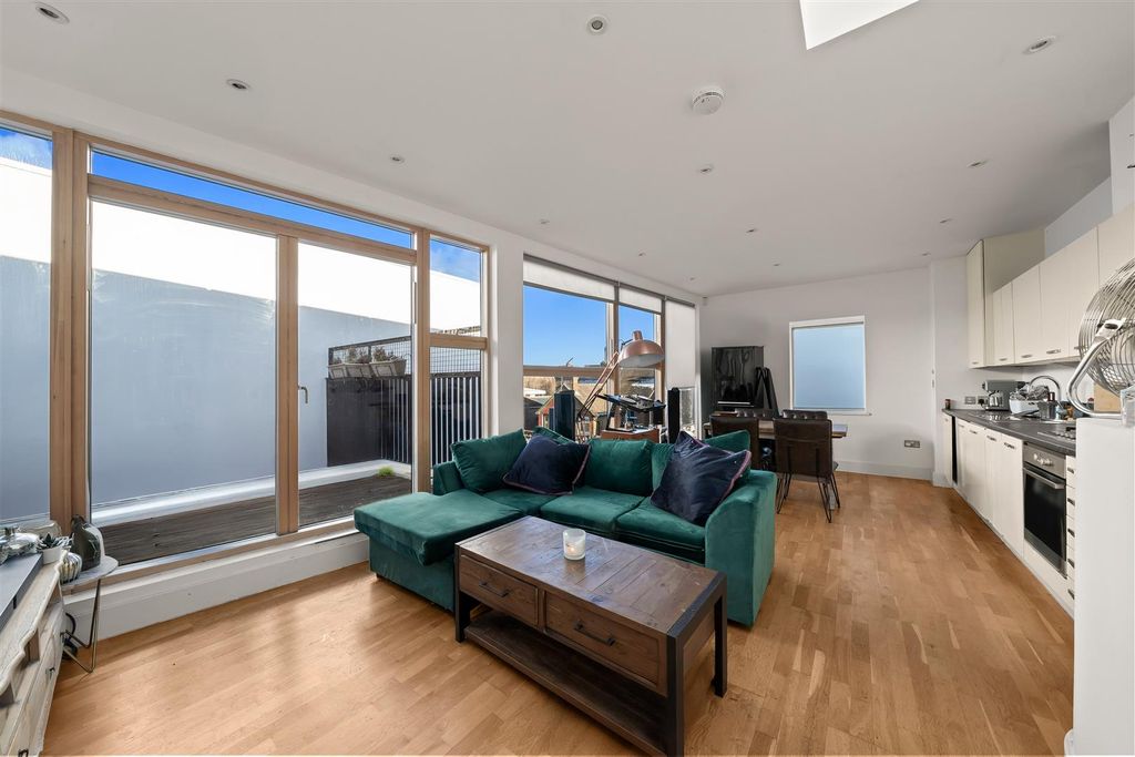 Property photo 3 of 11 Dsc01125.Jpg