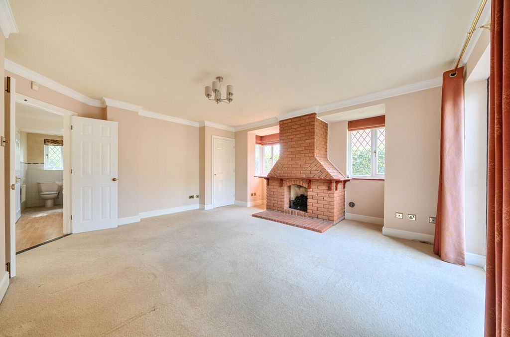 Property photo 3 of 19