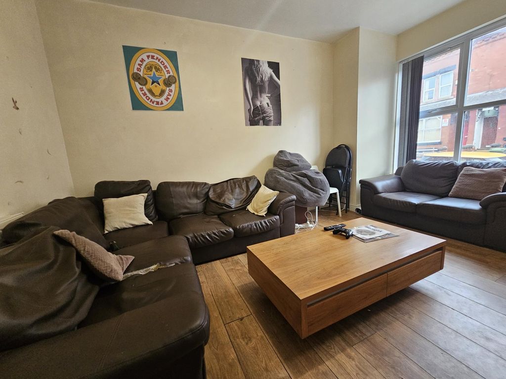 Property photo 2 of 18 A Spacious And Inviting Living Room Featuring A La...