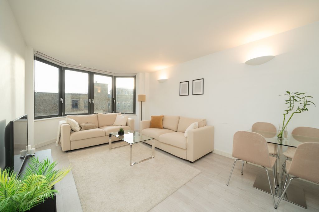 Property photo 1 of 8 Reception Room (2)